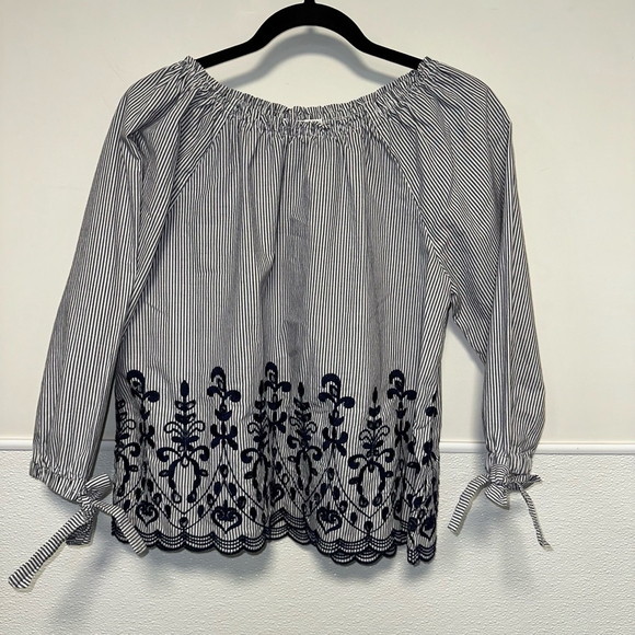 Time And Tru Embroidered 3/4 Sleeve Top Womens Blue Navy Size S Off The Shoulder - Picture 1 of 9